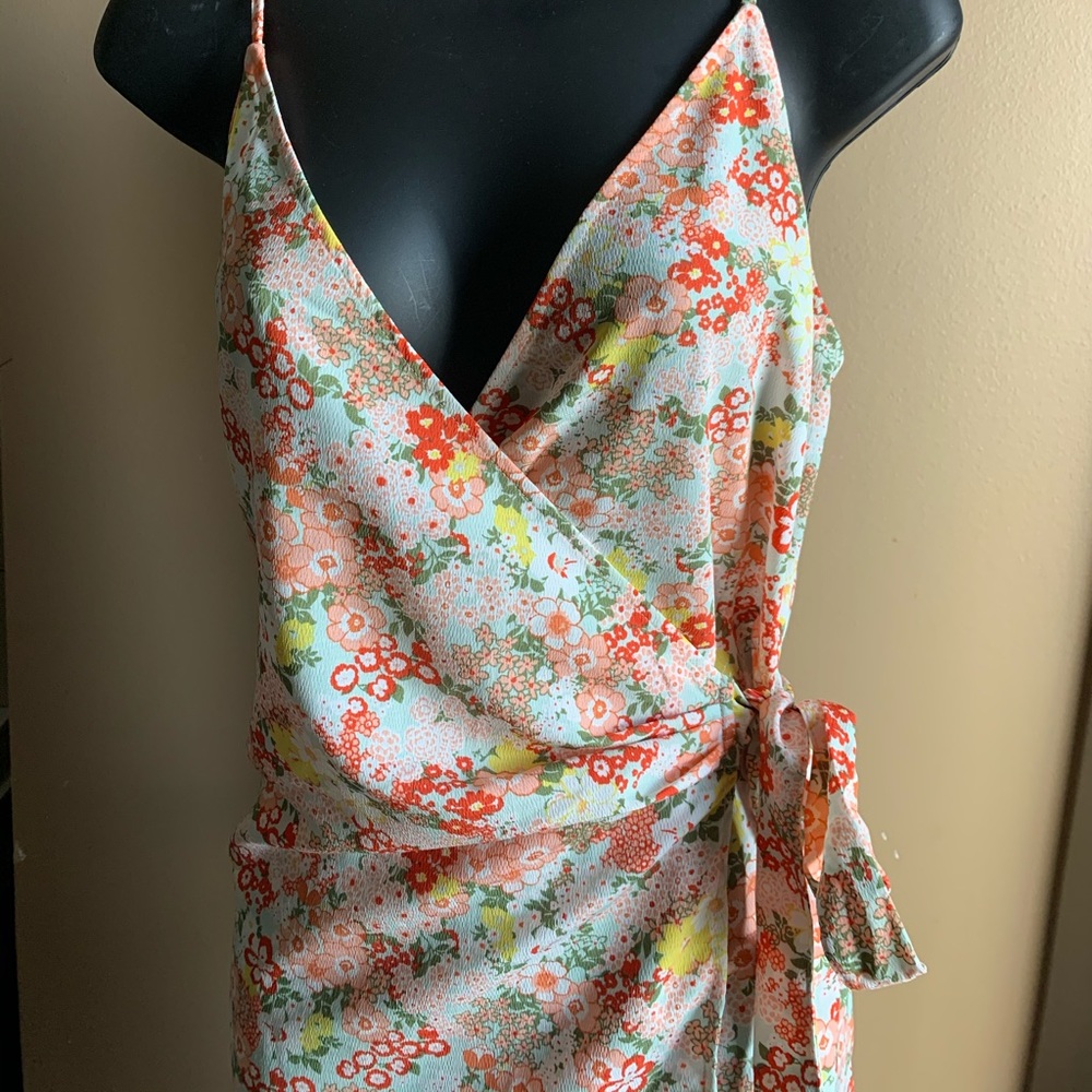 𝐅𝐨𝐫𝐞𝐯𝐞𝐫 21 retro floral wrap dress